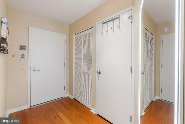 Philadelphia, PA 19106,233 S 6TH ST #704