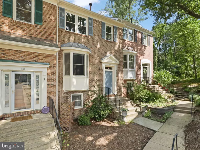 40 CARRIAGE HOUSE CIR, Alexandria, VA 22304