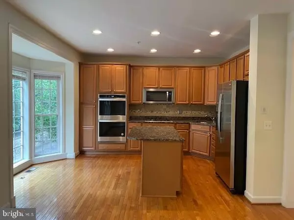 Alexandria, VA 22305,910 W GLEBE RD