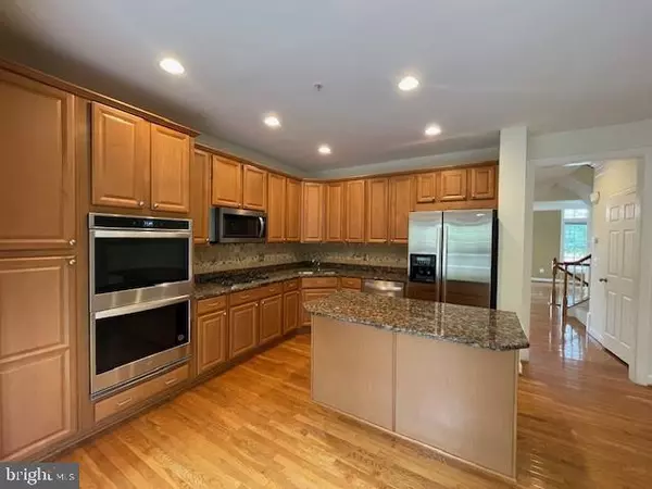 Alexandria, VA 22305,910 W GLEBE RD