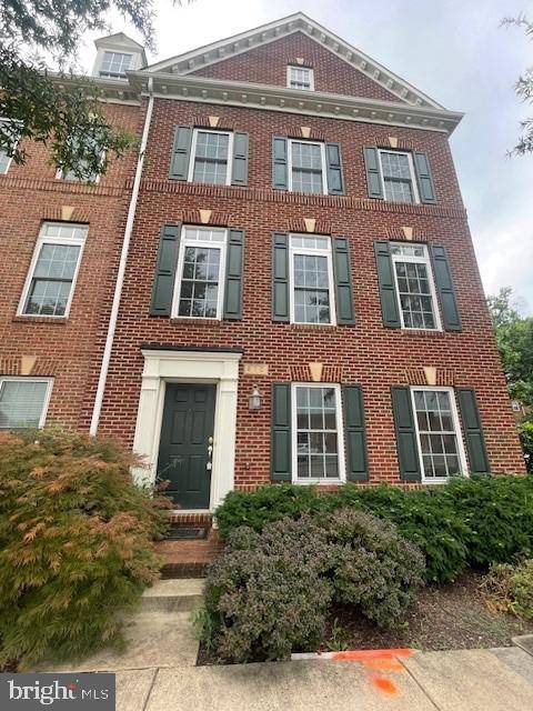 910 W GLEBE RD, Alexandria, VA 22305