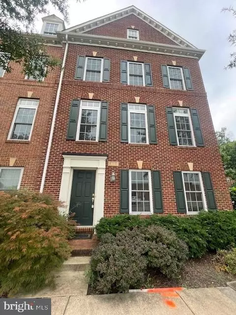 Alexandria, VA 22305,910 W GLEBE RD