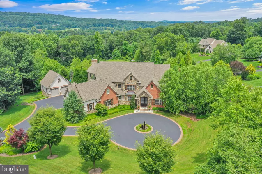 32 STONEHILL DR, Mohnton, PA 19540