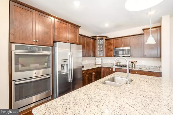 Chantilly, VA 20152,43437 TOWN GATE SQ