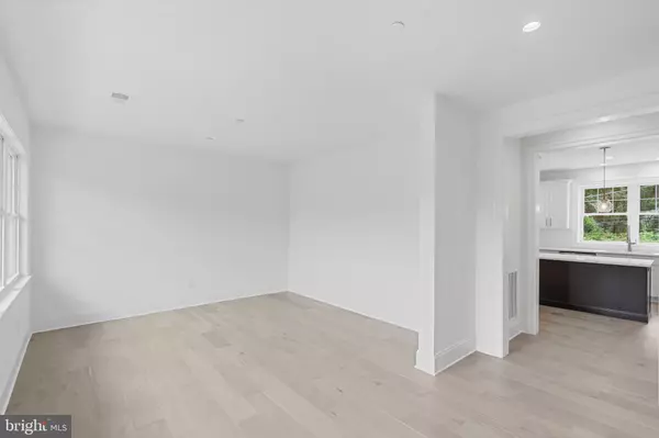 Broomall, PA 19008,710 HEDGEROW DR