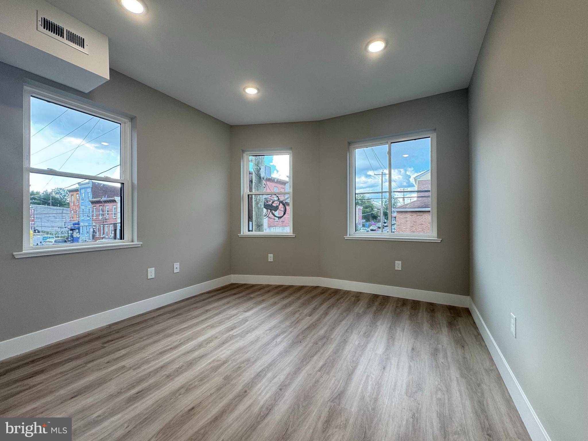 Philadelphia, PA 19133,646 W HUNTINGDON ST #2