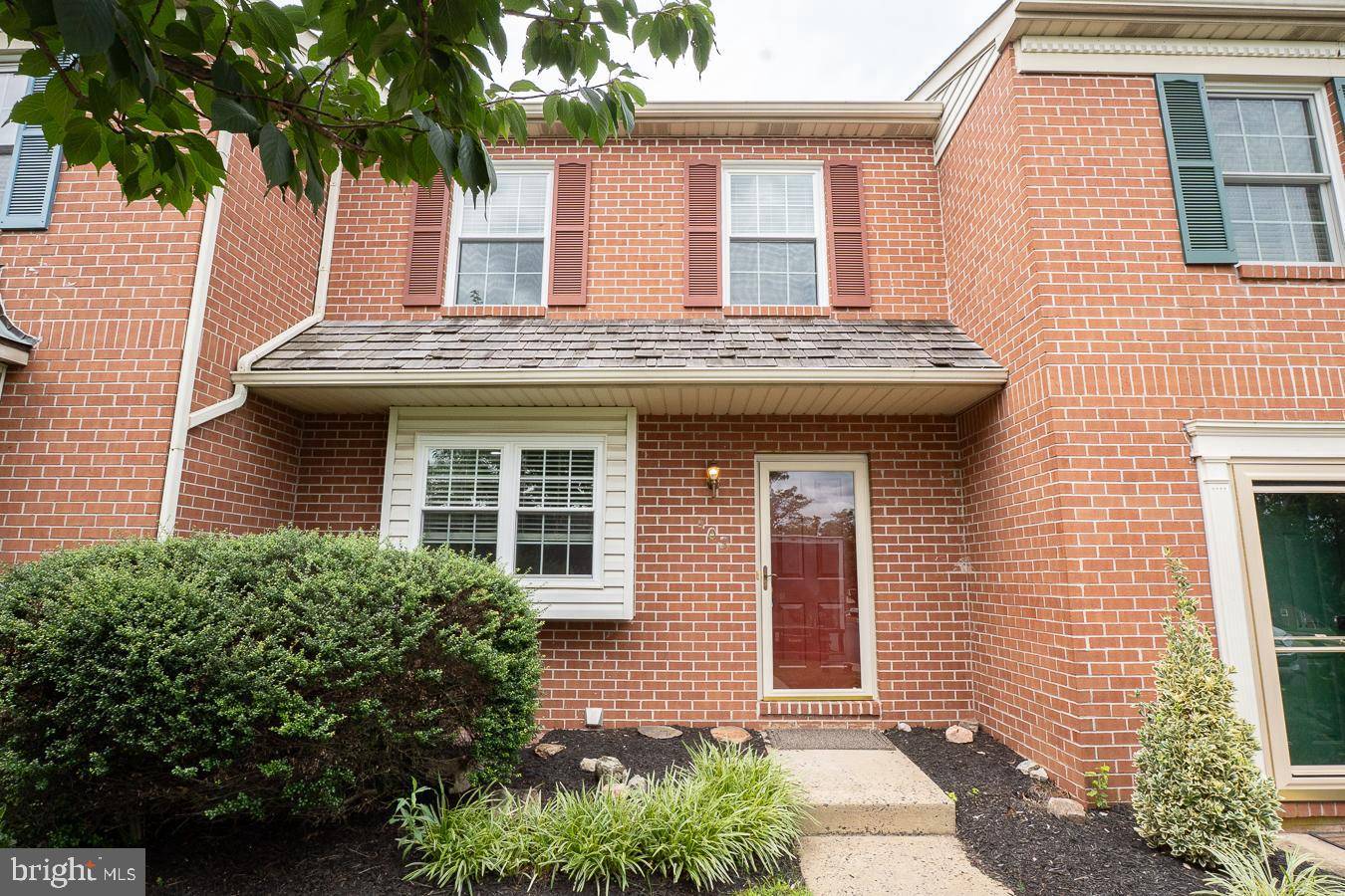 403 VILLAGE GREEN DR, Gilbertsville, PA 19525