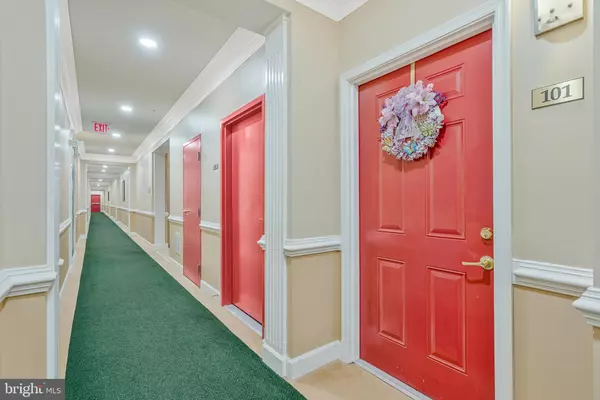 Gainesville, VA 20155,7065 HERITAGE HUNT DR #101