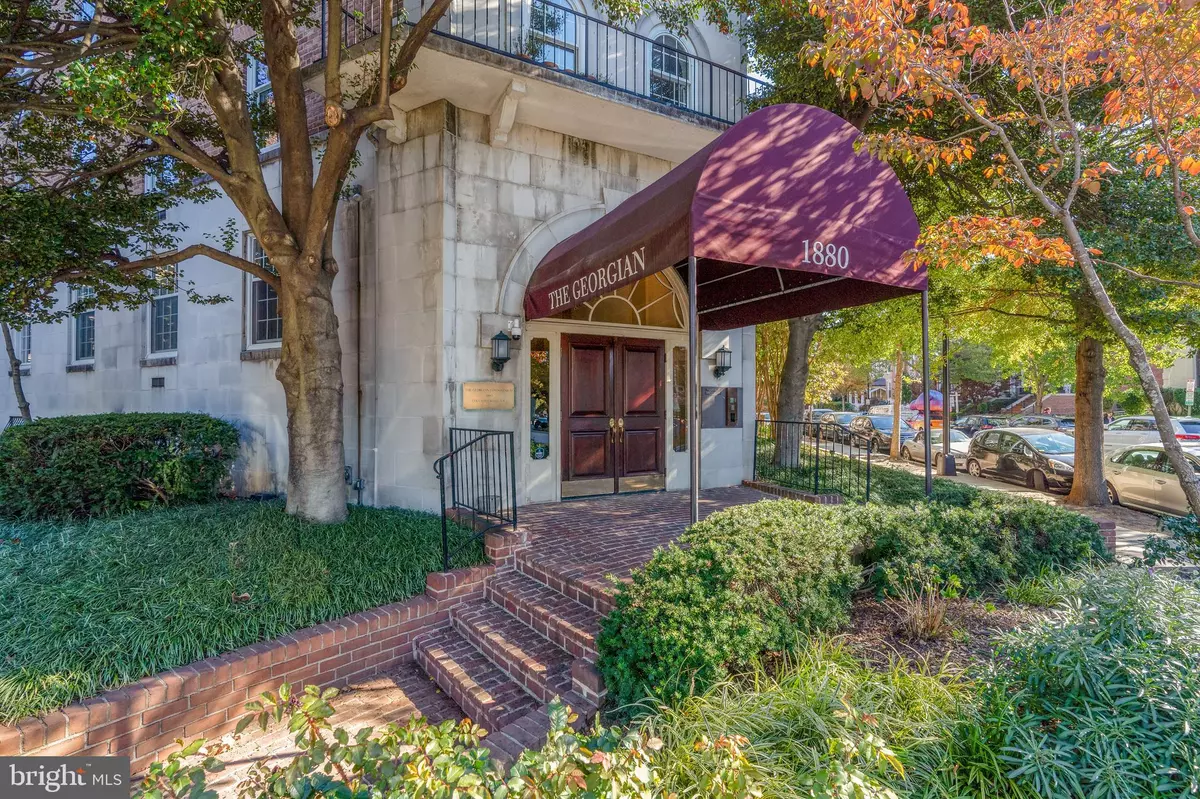 Washington, DC 20009,1880 COLUMBIA RD NW #102