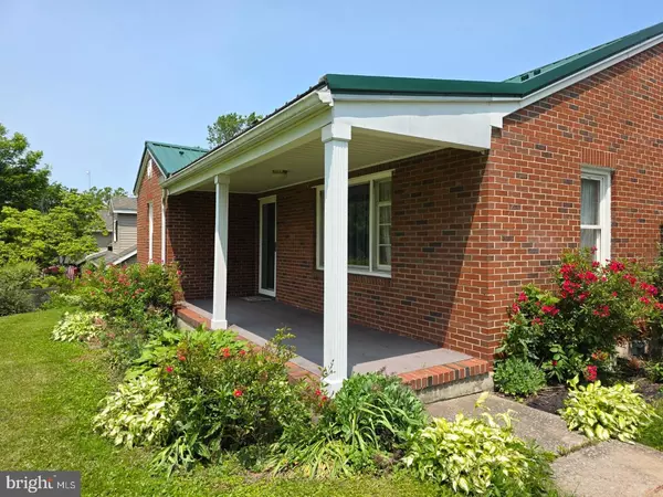 Mifflintown, PA 17059,72 MANBECK DR