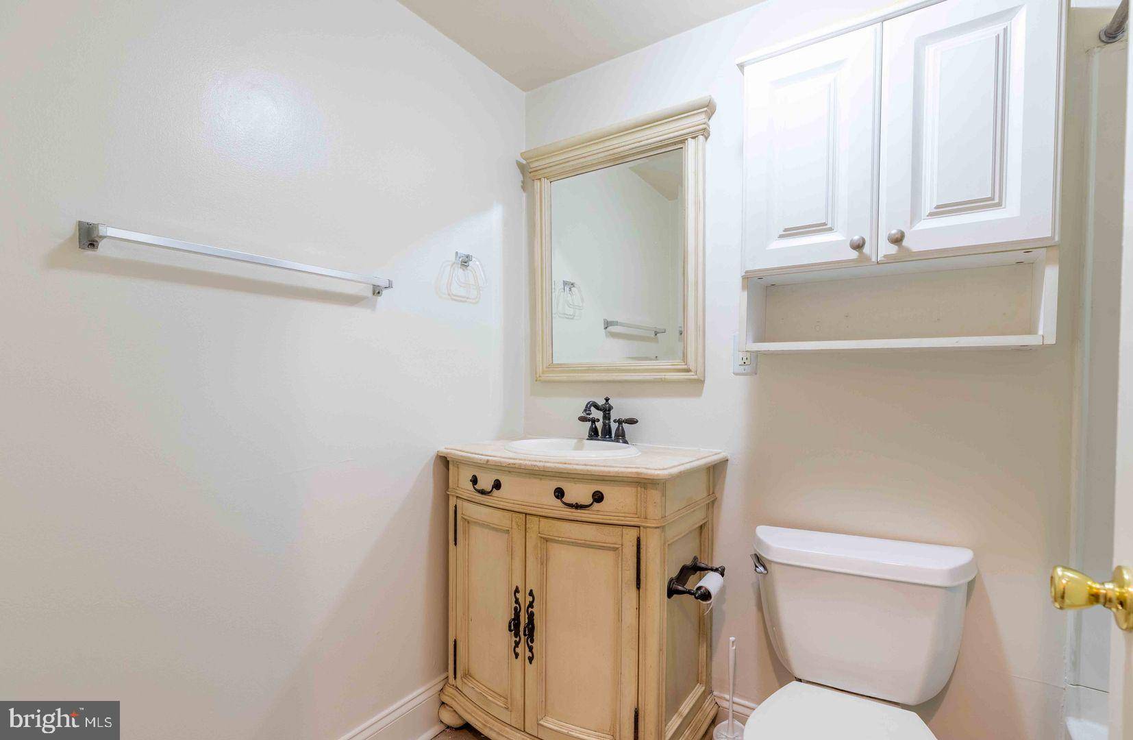 West Chester, PA 19382,207 WALNUT HILL RD #B1