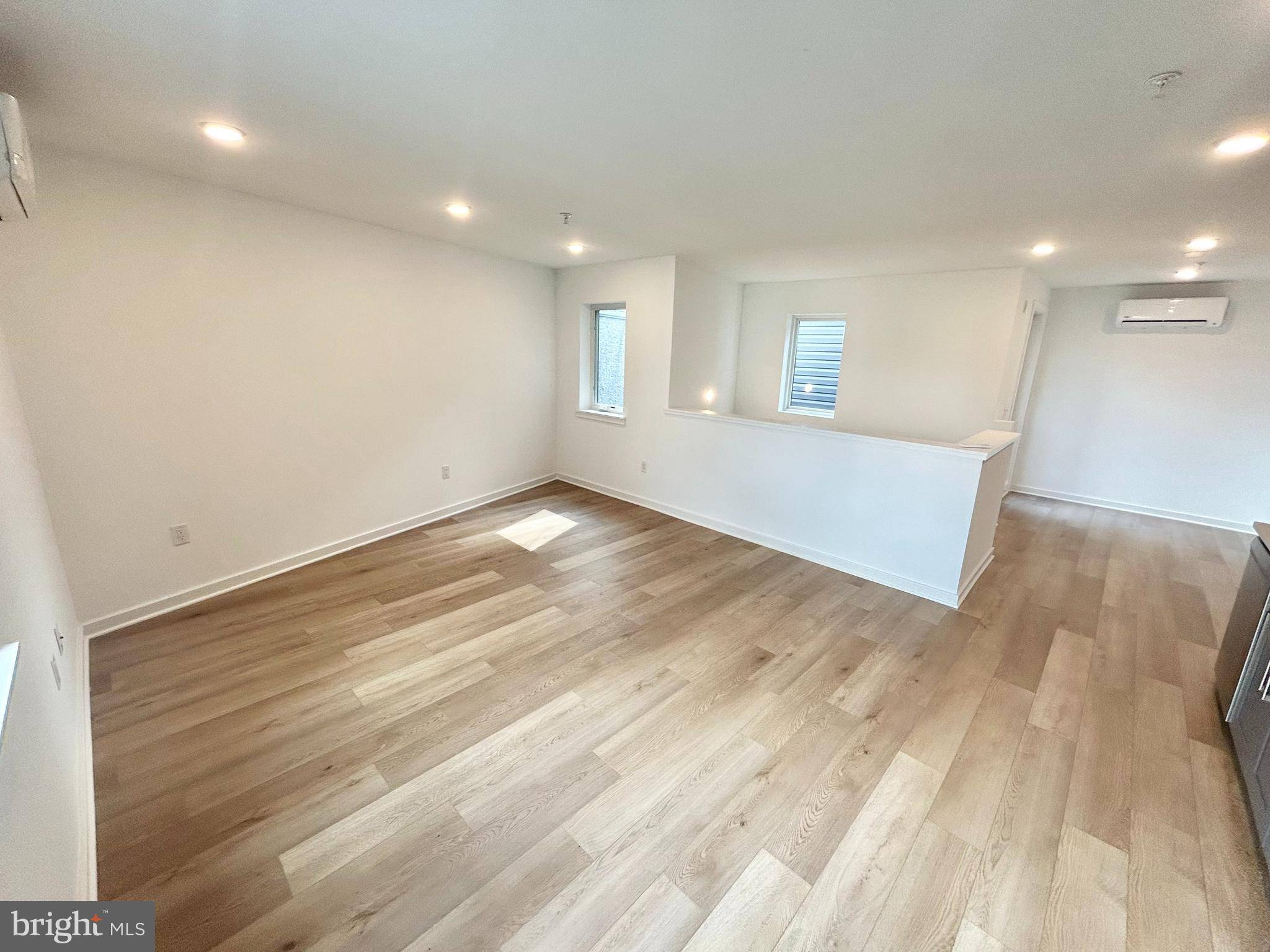 Philadelphia, PA 19141,5703 N 16TH ST #2