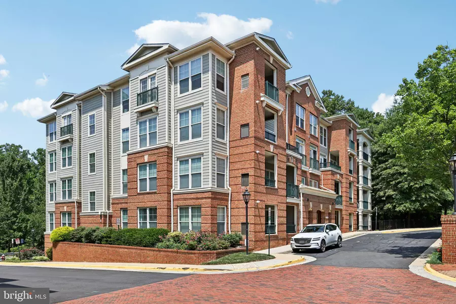 2907 SAINTSBURY PLZ #206, Fairfax, VA 22031