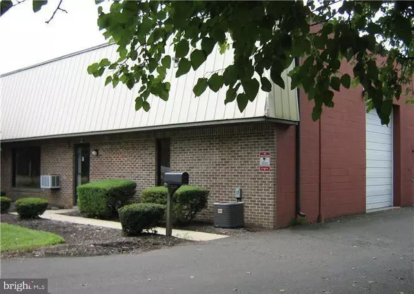 Huntingdon Valley, PA 19006,390 PIKE RD
