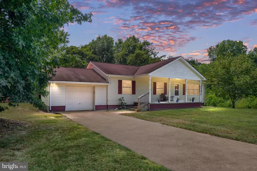 100 LATANE DR, Colonial Beach, VA 22443