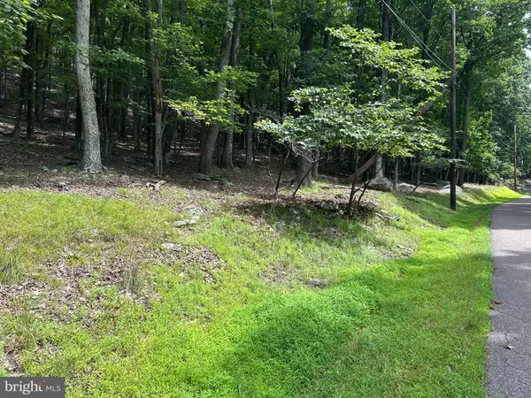 N IROQUOIS CIRCLE, Hazleton, PA 18201