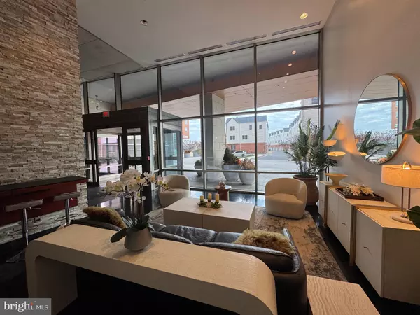 Wilmington, DE 19801,105-UNIT CHRISTINA LNDG #602