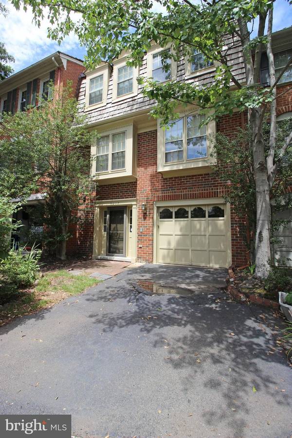 5117 BELLEMEADE LN, Alexandria, VA 22311