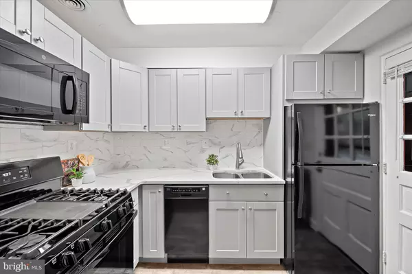 Arlington, VA 22209,1565 N COLONIAL TER #104-Z
