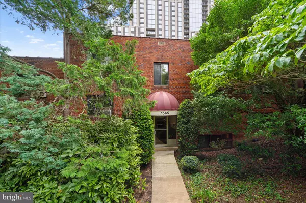 Arlington, VA 22209,1565 N COLONIAL TER #104-Z