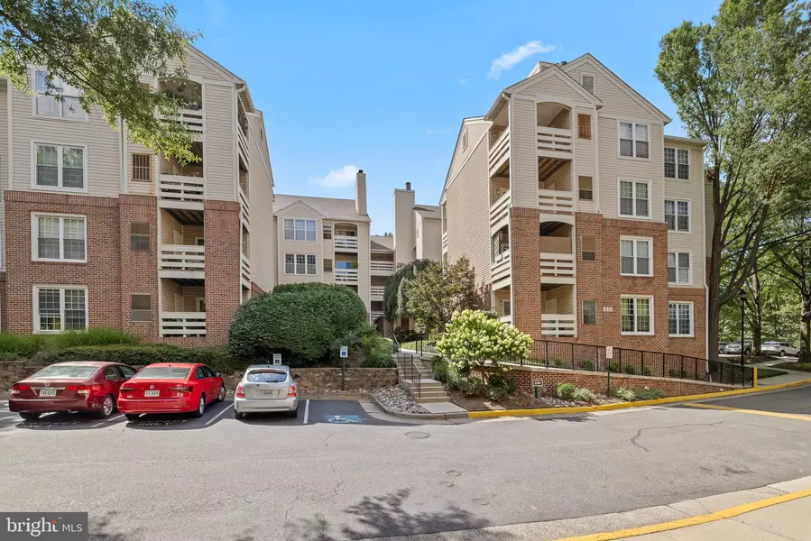 244 S REYNOLDS ST #405, Alexandria, VA 22304