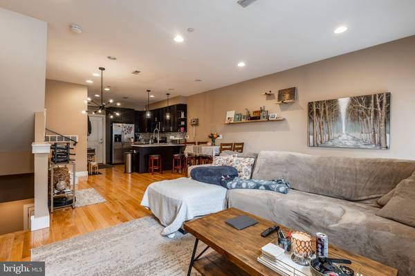 16 W THOMPSON ST #A, Philadelphia, PA 19125