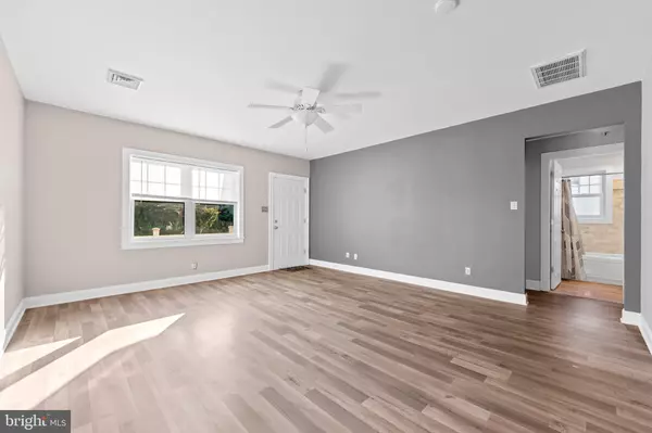 Maple Shade, NJ 08052,231 S FORKLANDING RD