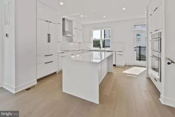5353 ZENITH OVLK, Bethesda, MD 20816