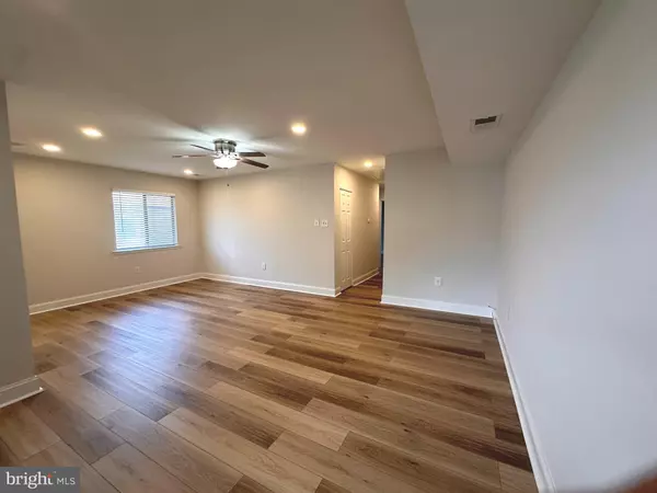 Chantilly, VA 20151,4141 MEADOWLAND CT #21