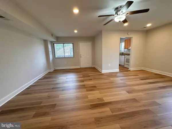 Chantilly, VA 20151,4141 MEADOWLAND CT #21