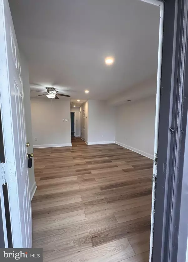 Chantilly, VA 20151,4141 MEADOWLAND CT #21
