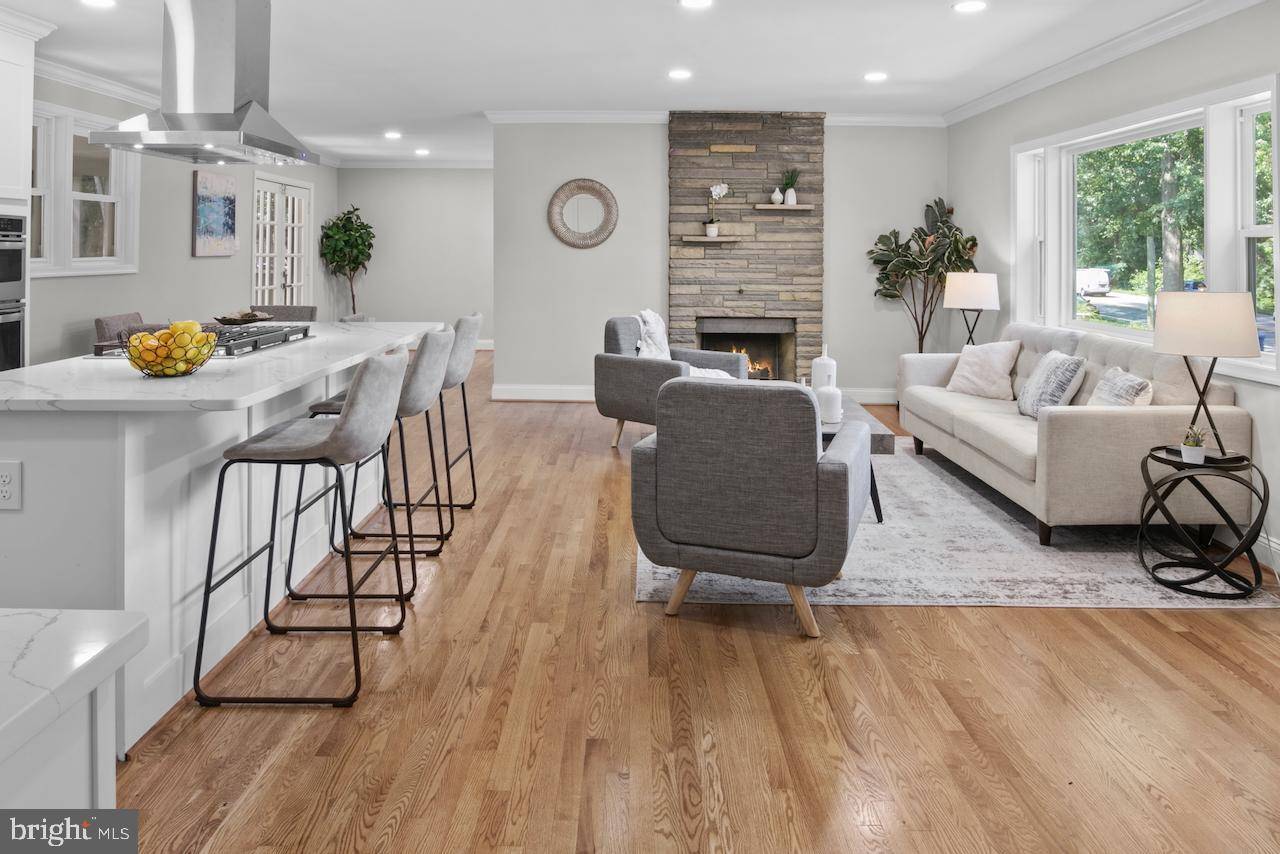Alexandria, VA 22307,6502 FORT HUNT RD