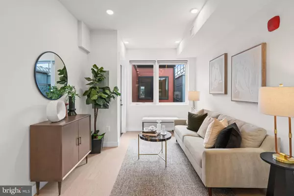 Washington, DC 20003,733 8TH ST SE #304