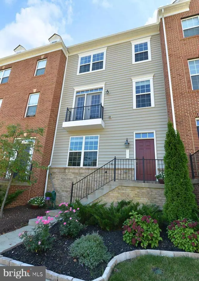 Landover, MD 20785,8017 SPORT VIEW RD