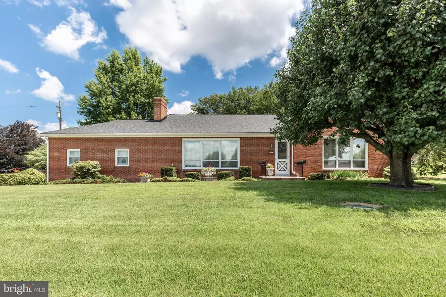 64 HILLCREST DR, Hanover, PA 17331