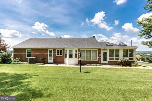 Hanover, PA 17331,64 HILLCREST DR