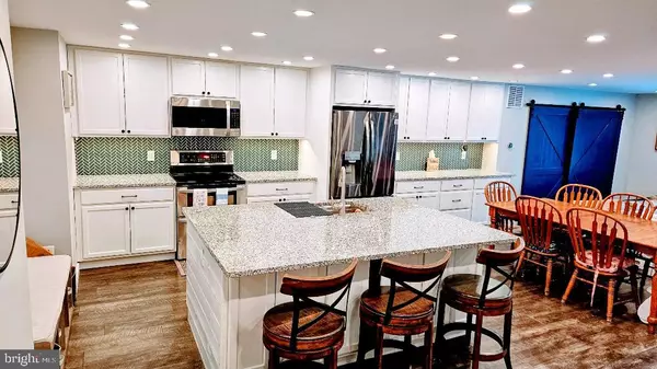 Sterling, VA 20165,18 HOPTON CT