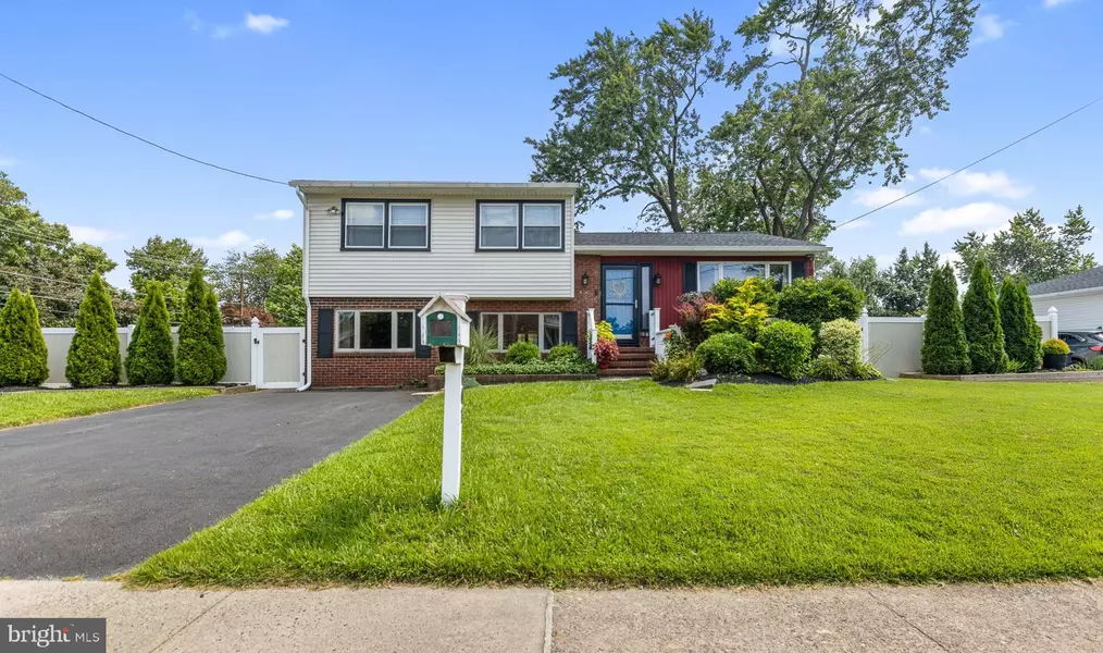 601 W PALMER ST, Morrisville, PA 19067