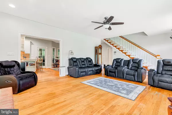 Hallieford, VA 23068,229 SKIPJACK LN