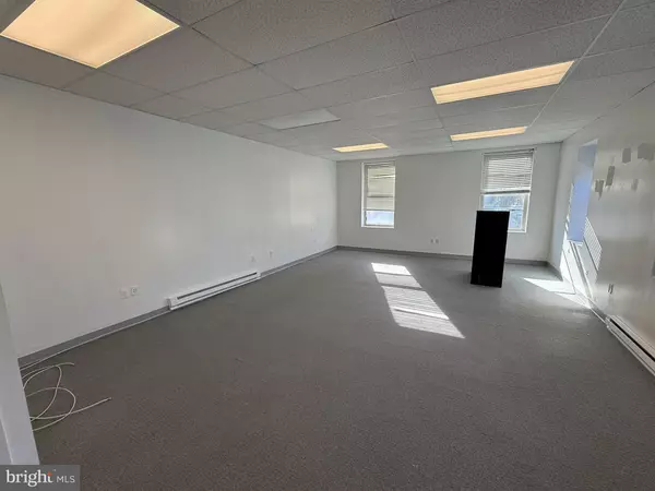 Philadelphia, PA 19122,443 W GIRARD #2C