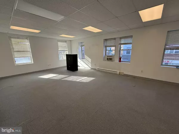 Philadelphia, PA 19122,443 W GIRARD #2C