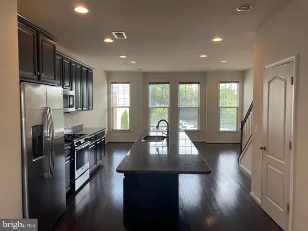 Ashburn, VA 20147,43302 FOYT TER