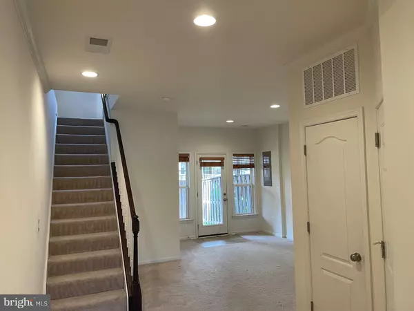 Ashburn, VA 20147,43302 FOYT TER