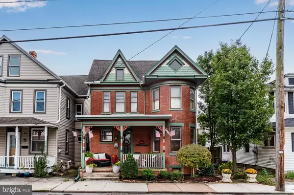 18 E KELLER ST, Mechanicsburg, PA 17055