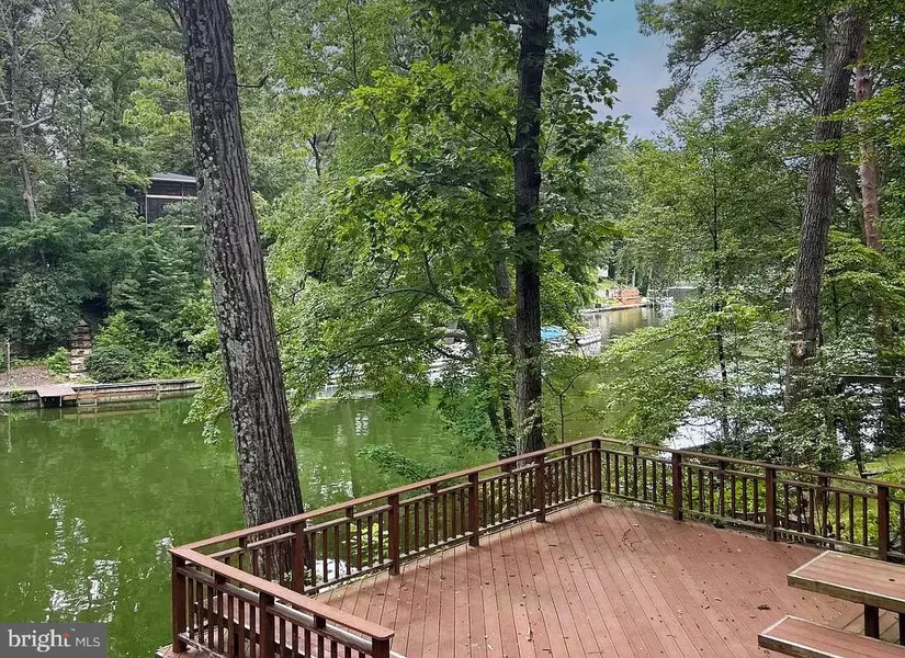 3804 LAKEVIEW TER, Falls Church, VA 22041