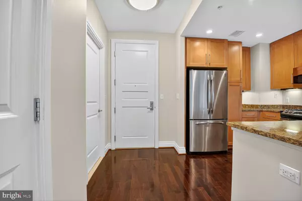 Mclean, VA 22102,8220 CRESTWOOD HEIGHTS DR #418