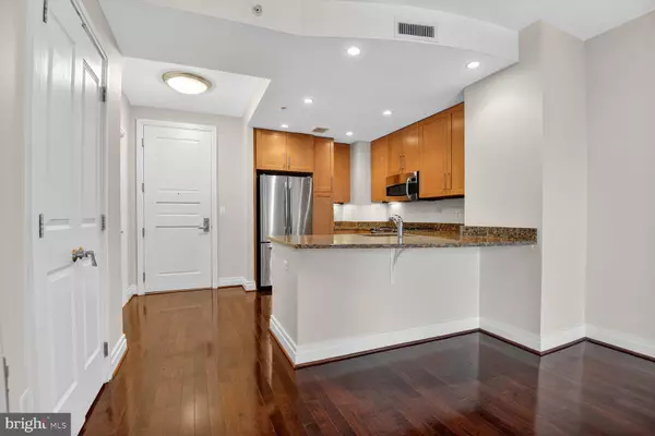 Mclean, VA 22102,8220 CRESTWOOD HEIGHTS DR #418