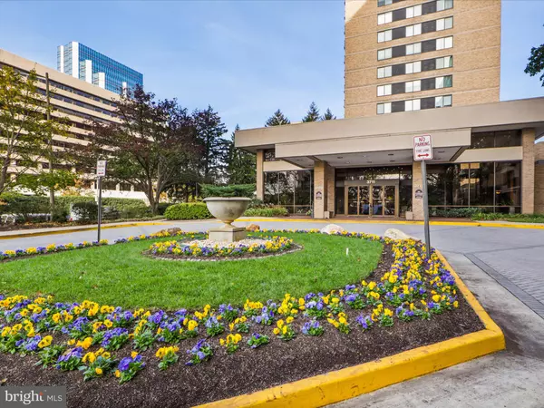Falls Church, VA 22041,3713 S GEORGE MASON DR #T2W