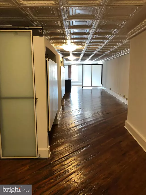 Philadelphia, PA 19106,126 MARKET ST #4