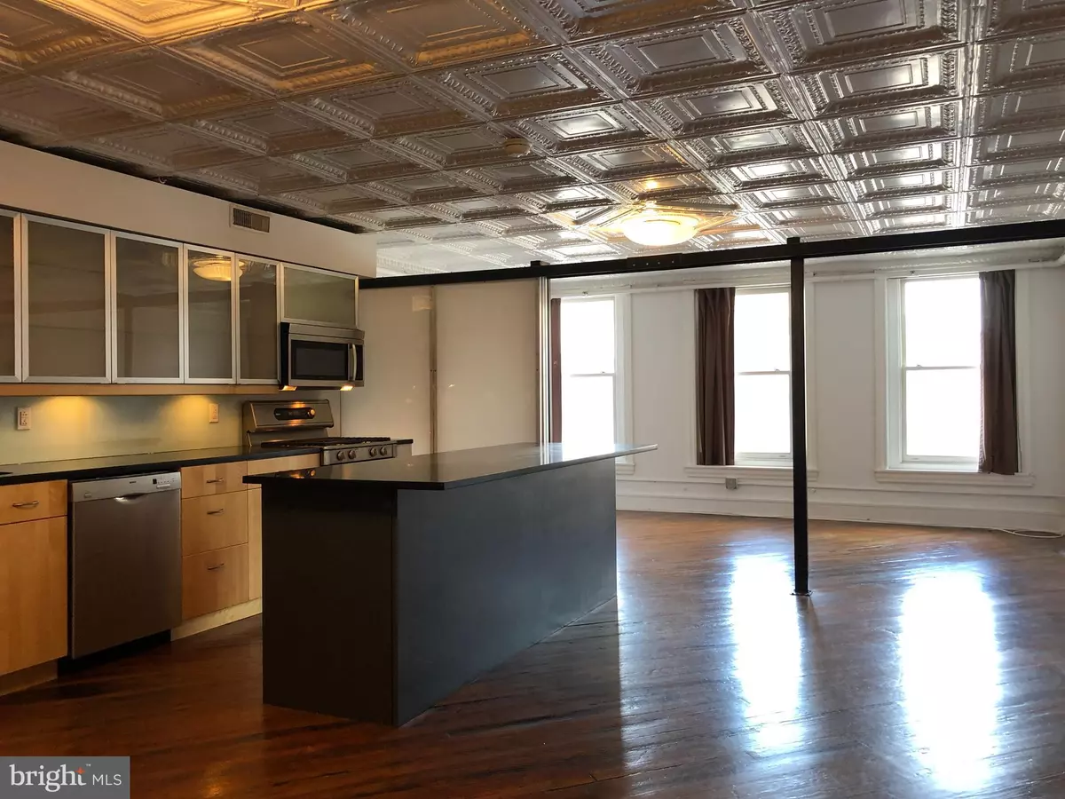 Philadelphia, PA 19106,126 MARKET ST #4
